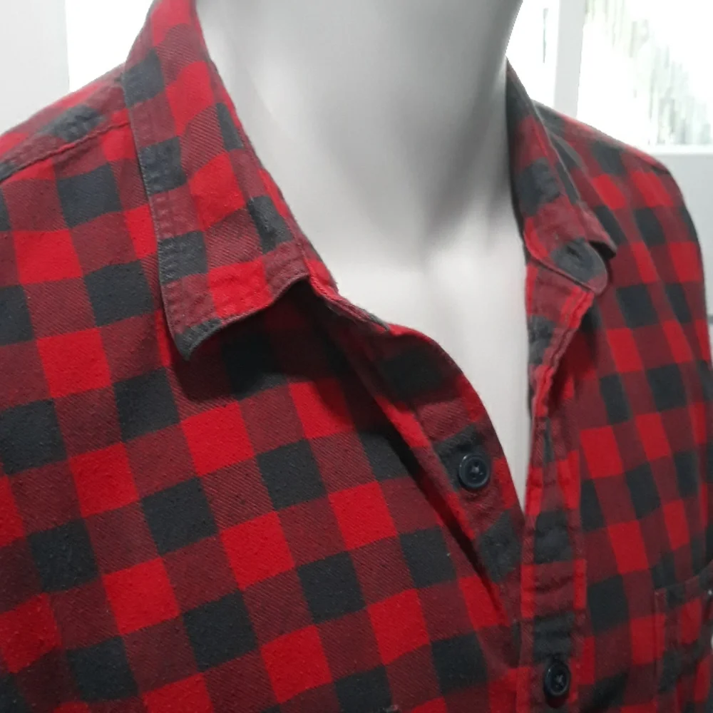 J. Crew mens black and red plaid flannel lumberjack shirt. XL